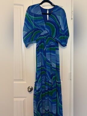 Taylor Blue and Green Wave-Print Midi Dress 👗